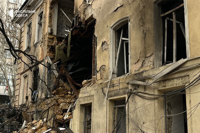 "Взяли документи і кота": що розповіли мешканці пошкодженого будинку в Одесі "Взяли документи і кота": що розповіли мешканці пошкодженого будинку в Одесі