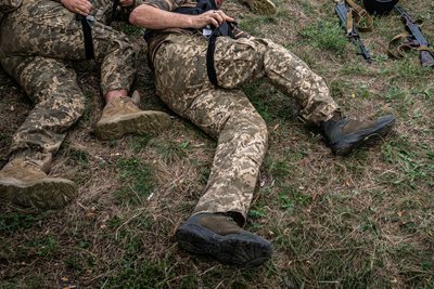 військові тренуються накладати турнікет військові тренуються накладати турнікет