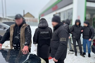 На Житомирщині СБУ заявила про викриття схеми ухилення від мобілізації: затримали двох підозрюваних На Житомирщині СБУ заявила про викриття схеми ухилення від мобілізації: затримали двох підозрюваних