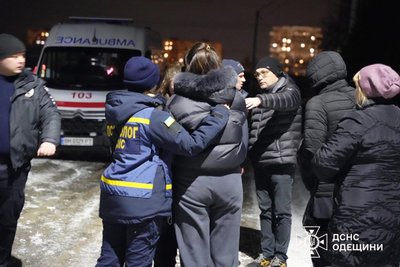 На Одещині троє дітей провалилися під лід: їх шукають водолази На Одещині троє дітей провалилися під лід: їх шукають водолази