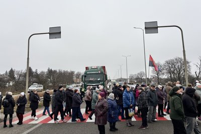 Перекривають автодорогу — на Житомирщині жителі села Березина проводять акцію протесту Перекривають автодорогу — на Житомирщині жителі села Березина проводять акцію протесту