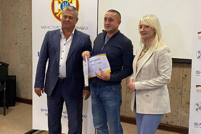У Вінниці 19 помічників ветеранів пройшли навчання й отримали сертифікати У Вінниці 19 помічників ветеранів пройшли навчання й отримали сертифікати