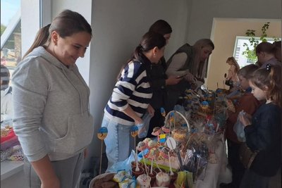 Хмельницькі волонтери разом з освітянами передали бандеропавер та квадрокоптер для десантників Хмельницькі волонтери разом з освітянами передали бандеропавер та квадрокоптер для десантників
