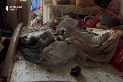 Квартира, в які потрапили уламки збитого безпілотника, Одеса Квартира, в які потрапили уламки збитого безпілотника, Одеса