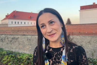 Танцівниці-аматорки з Рівненщини зняли кліп для українських захисників Танцівниці-аматорки з Рівненщини зняли кліп для українських захисників