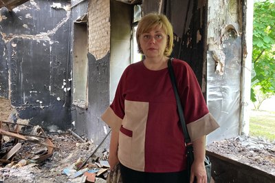 "У вогні згоріла уся техніка, меблі та п'ятдесят тисяч книг": двома ударами РФ знищила бібліотеку у Барвінковому "У вогні згоріла уся техніка, меблі та п'ятдесят тисяч книг": двома ударами РФ знищила бібліотеку у Барвінковому