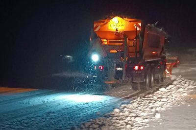 Крижаний дощ та сніг — як на Житомирщині розчищають дороги державного значення Крижаний дощ та сніг — як на Житомирщині розчищають дороги державного значення