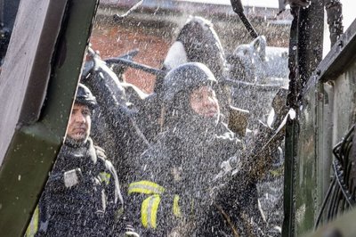 Рятувальники гасять пожежу, яка виникла у Харкові після влучання, 3 червня 2026 року Рятувальники гасять пожежу, яка виникла у Харкові після влучання, 3 червня 2026 року