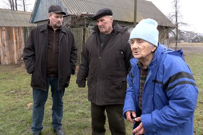У селі Смолярі на Волині труну з загиблим бійцем не пустили у храм УПЦ МП У селі Смолярі на Волині труну з загиблим бійцем не пустили у храм УПЦ МП
