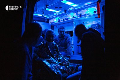 Поранені бійці очікують на перевезення у тилові госпіталі Поранені бійці очікують на перевезення у тилові госпіталі