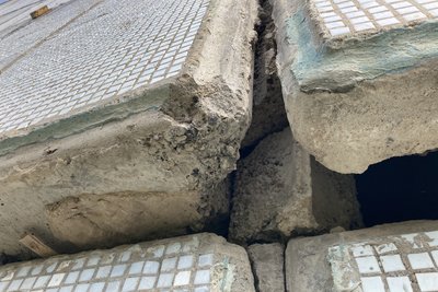 У Чугуєві відновлюють пошкоджені російськими обстрілами будинки У Чугуєві відновлюють пошкоджені російськими обстрілами будинки