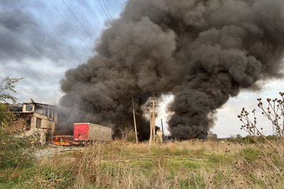 Під час пожежі в Миколаєві вогнеборці врятували трьох людей, ще 10 мешканців будинку евакуювали Під час пожежі в Миколаєві вогнеборці врятували трьох людей, ще 10 мешканців будинку евакуювали