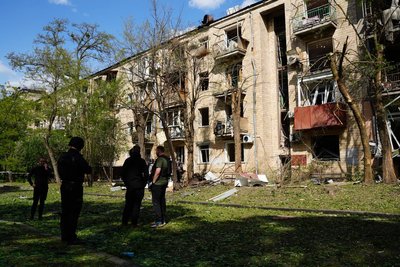 "Навіщо ж бити в такий святий день?": наслідки ударів КАБами по Харкову на Великдень "Навіщо ж бити в такий святий день?": наслідки ударів КАБами по Харкову на Великдень