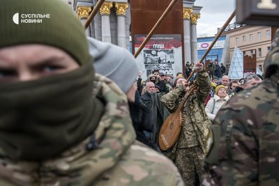 Прощання на Майдані Незалежності із чотирма бійцями добровольчого батальйону "Братство", які загинули 25 грудня у складі ДРГ на території Росії. Київ, 7 березня 2023 року.