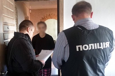 Оборудки із землею зі збитками у понад 22 мільйони гривень: на Житомирщині підозрюють 2 місцевих жителів та киянку Оборудки із землею зі збитками у понад 22 мільйони гривень: на Житомирщині підозрюють 2 місцевих жителів та киянку