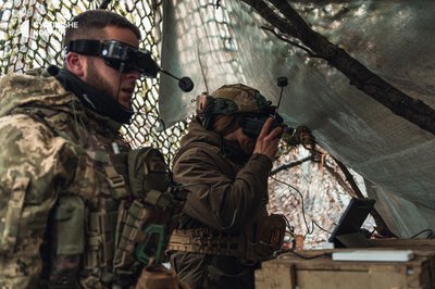 Військові готуються до роботи з FPV-дронами на одній із позицій на Бахмутському напрямку Військові готуються до роботи з FPV-дронами на одній із позицій на Бахмутському напрямку