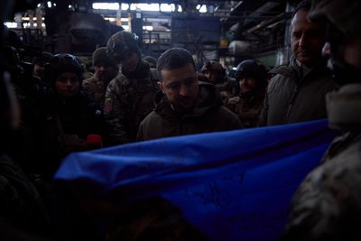 Які воїни отримали нагороди від Зеленського на передовій в Бахмуті Які воїни отримали нагороди від Зеленського на передовій в Бахмуті