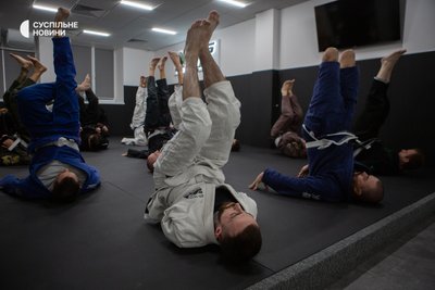 Тренування з джиу-джитсу у клубі реабілітації ветеранів у Києві Тренування з джиу-джитсу у клубі реабілітації ветеранів у Києві