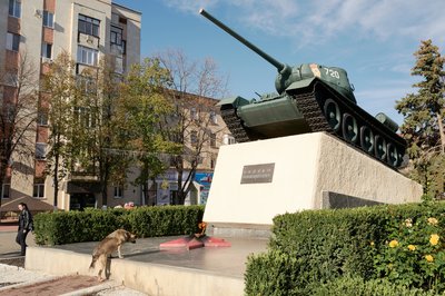Пам'ятний монумент з радянським танком у Кишиневі Пам'ятний монумент з радянським танком у Кишиневі