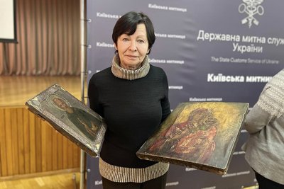 Археологічні артефакти, ікони, стародруки: Київська митниця передала вилучені цінності музеям Археологічні артефакти, ікони, стародруки: Київська митниця передала вилучені цінності музеям