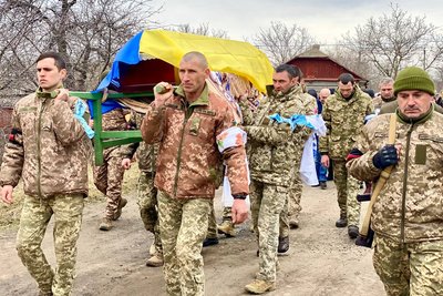 В Одеській області прощалися з військовими, який загинув в бою на Донеччині В Одеській області прощалися з військовими, який загинув в бою на Донеччині