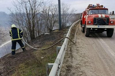 Горить трава у Харківській області Горить трава у Харківській області