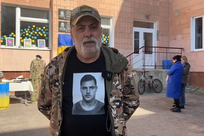 "Я забороняю називати себе вдовою": у ліцеї на Рівненщині відкрили меморіальну дошку Павлу Діденку "Я забороняю називати себе вдовою": у ліцеї на Рівненщині відкрили меморіальну дошку Павлу Діденку