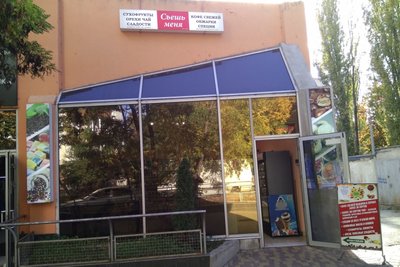 В Одесі продовжують демонтували російськомовні рекламні вивіски