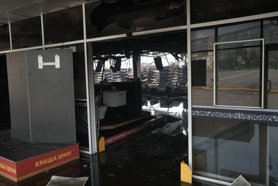 У Сумах через удар РФ масштабна пожежа у торговому центрі У Сумах через удар РФ масштабна пожежа у торговому центрі