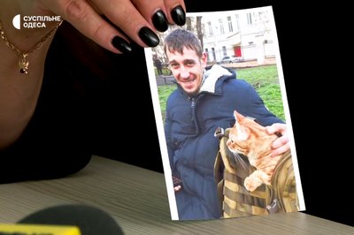 Мати розвідника з Одеси розповіла про смерть сина, нестачу дронів та зберігання тіл військових Мати розвідника з Одеси розповіла про смерть сина, нестачу дронів та зберігання тіл військових