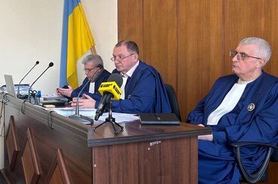 В Житомирі суд залишив в СІЗО вісьмох обвинувачених у справі про вимагання, вбивство і викрадення людей В Житомирі суд залишив в СІЗО вісьмох обвинувачених у справі про вимагання, вбивство і викрадення людей
