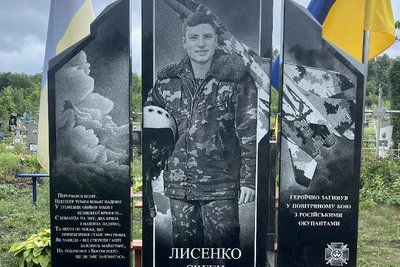 "Частково я загинула із ним в один день", – вдова льотчика з Луцька Євгена Лисенка "Частково я загинула із ним в один день", – вдова льотчика з Луцька Євгена Лисенка