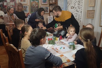 "Знайомимо з культурою України": у Вінниці для дітей-переселенців провели майстер-клас "Знайомимо з культурою України": у Вінниці для дітей-переселенців провели майстер-клас