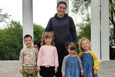 «Вони вилікують вас, а ви врятуєте їх»: історія родини з Луганщини, яка всиновила чотирьох дітей після загибелі сина «Вони вилікують вас, а ви врятуєте їх»: історія родини з Луганщини, яка всиновила чотирьох дітей після загибелі сина