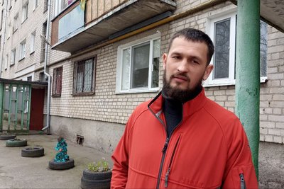 Покинуту автівку на "єврономерах", яка кілька років стояла біля одного з будинків у Житомирі, відправлять на фронт Покинуту автівку на "єврономерах", яка кілька років стояла біля одного з будинків у Житомирі, відправлять на фронт