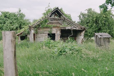 Люди виїжджають, село гине, бо ніде працювати: як живуть останні жителі села Гошів на Житомирщині Люди виїжджають, село гине, бо ніде працювати: як живуть останні жителі села Гошів на Житомирщині
