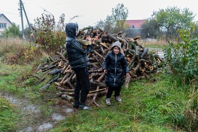 Дрова у Дергачах, жовтень 2022 року Дрова у Дергачах, жовтень 2022 року