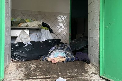 Морг деокупованого Ізюма заповнений тілами померлих Морг деокупованого Ізюма заповнений тілами померлих