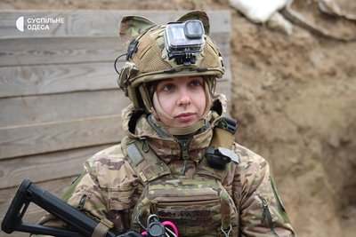 "Я збиваю шахеди, аби вони не долетіли до сім’ї": 22-річна прикордонниця одеського загону збиває дрони РФ на фронті "Я збиваю шахеди, аби вони не долетіли до сім’ї": 22-річна прикордонниця одеського загону збиває дрони РФ на фронті