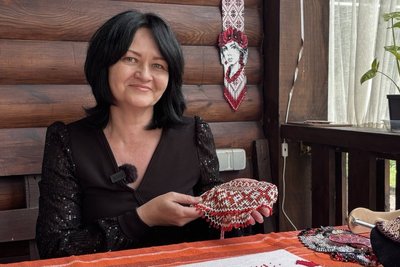 Силянки та ґердани як обереги — жителька Малина створює прикраси з бісеру з українським орнаментом