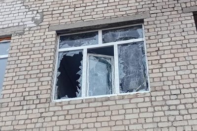 Розбиті вікна лікарні у Золочеві Розбиті вікна лікарні у Золочеві