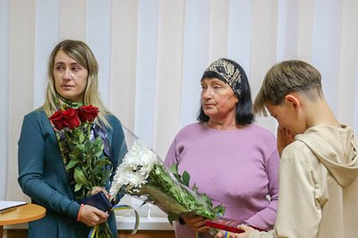 У Житомирі рідним загиблих захисників вручили державні нагороди У Житомирі рідним загиблих захисників вручили державні нагороди