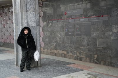 Пасажирка метро у Харкові чекають на поїзди на станції "Палац спорту". Через аварію в енергосистемі потяги курсують з інтервалами 25-35 хвилин, 31 січня 2026 року Пасажирка метро у Харкові чекають на поїзди на станції "Палац спорту". Через аварію в енергосистемі потяги курсують з інтервалами 25-35 хвилин, 31 січня 2026 року
