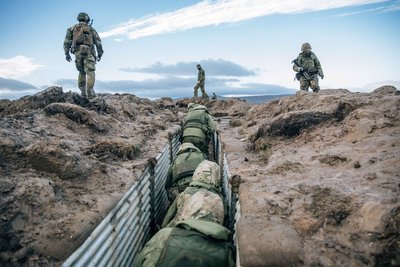 українські військові на позиціях українські військові на позиціях