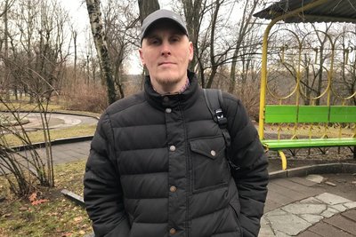 "Я нікому не побажаю такого життя" — ВІЛ-інфікований житомирець розповів про життя, кохання та терапію