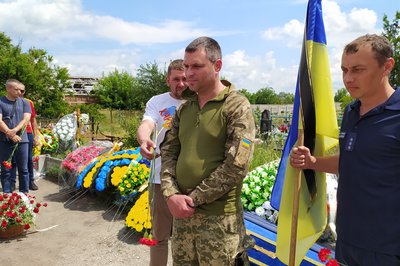 У Циркунах прощаються з тероборонівцем Олександром Стряпком, загиблим під Бахмутом У Циркунах прощаються з тероборонівцем Олександром Стряпком, загиблим під Бахмутом