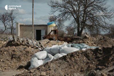 Постійні обстріли, розтрощені будинки та міни: як працює поліція на деокупованій Херсонщині Постійні обстріли, розтрощені будинки та міни: як працює поліція на деокупованій Херсонщині