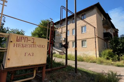"Землянку викопаю, у підвал піду, та не поїду". Розповіді людей, які не виїздять з прифронтового Мирнограда "Землянку викопаю, у підвал піду, та не поїду". Розповіді людей, які не виїздять з прифронтового Мирнограда