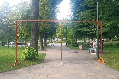 В Житомирі в одному зі скверів встановили туманоутворювач — враження містян В Житомирі в одному зі скверів встановили туманоутворювач — враження містян
