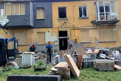 У Луцьку триває ліквідація руйнувань після атаки РФ, зібрали 130 тонн сміття